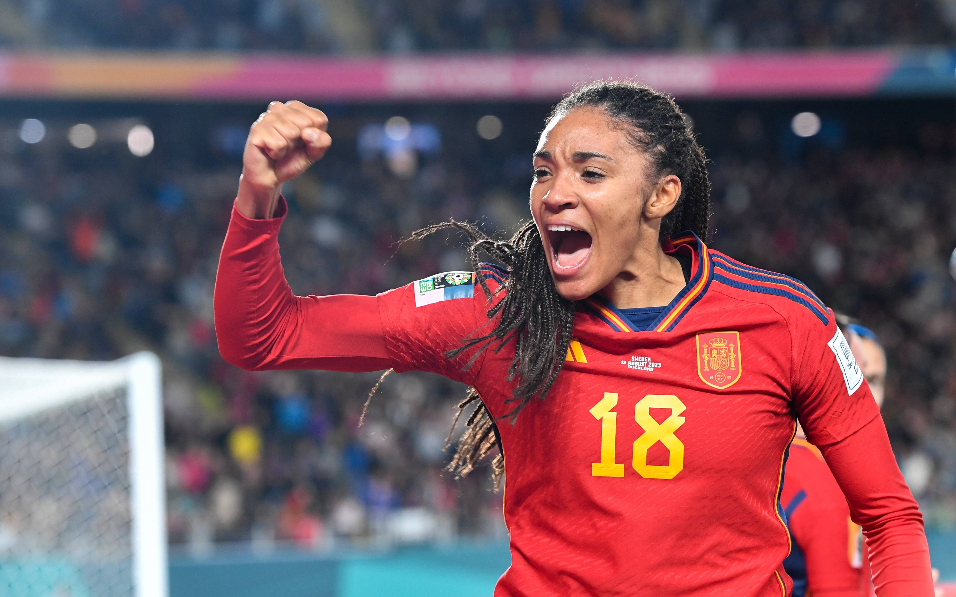 包含西班牙国家队遭遇槽点，小组赛不顺的词条